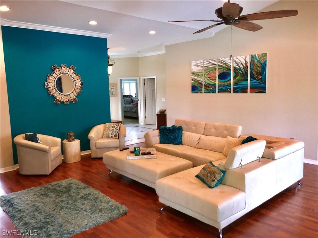 209 Bay Meadows Dr., Naples, FL 34113