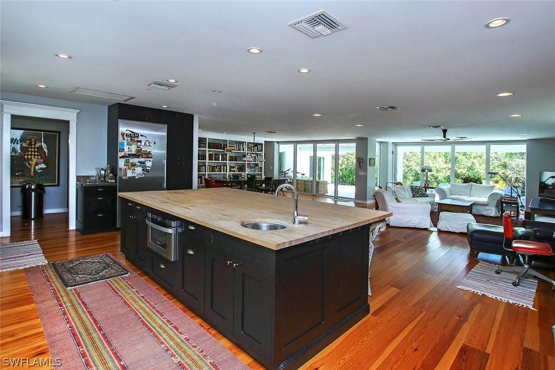 1152 Buttonwood Ln., Sanibel, FL 33957