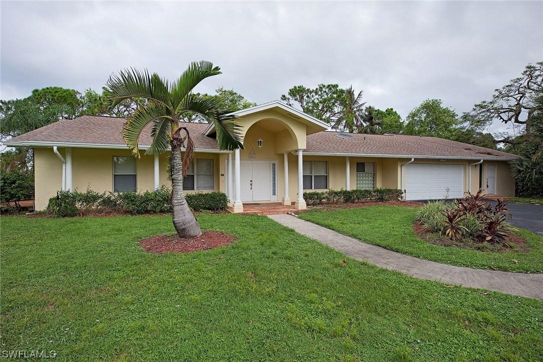 147 Caribbean Ct., Naples, FL 34108