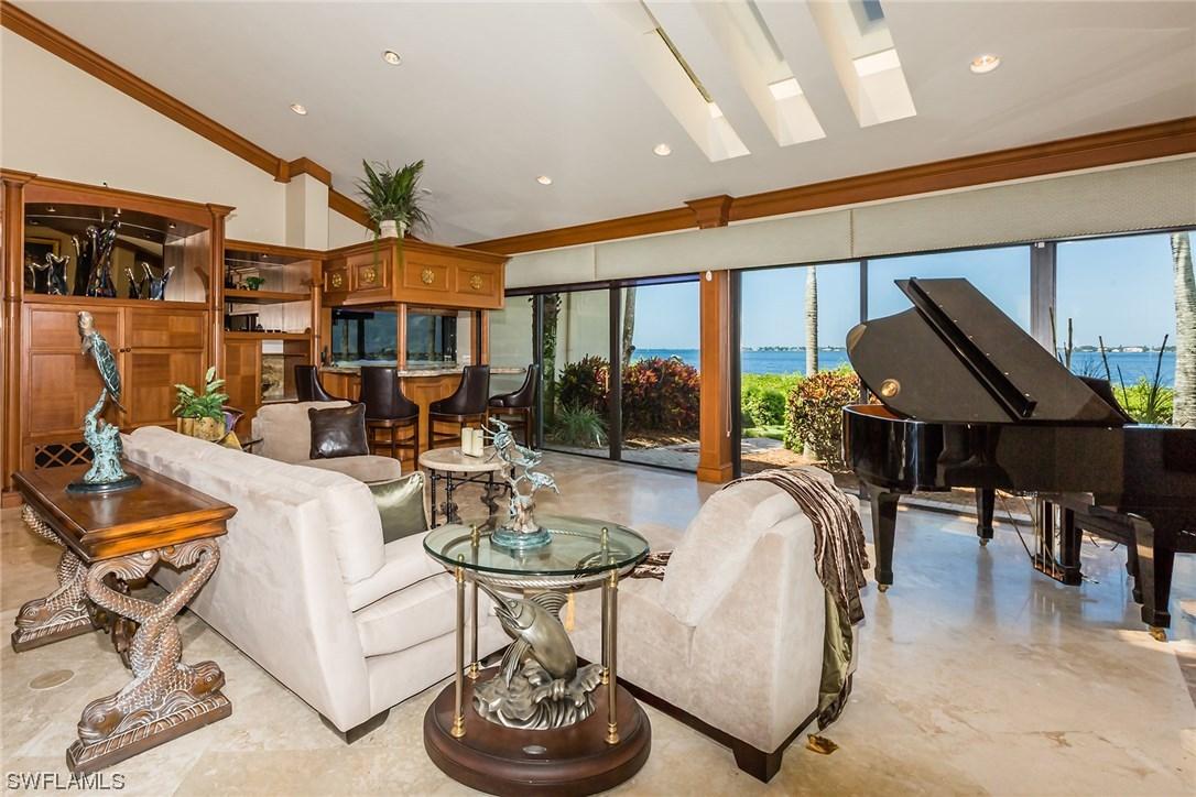 5014 Harbortown Ln., Fort Myers, FL 33919