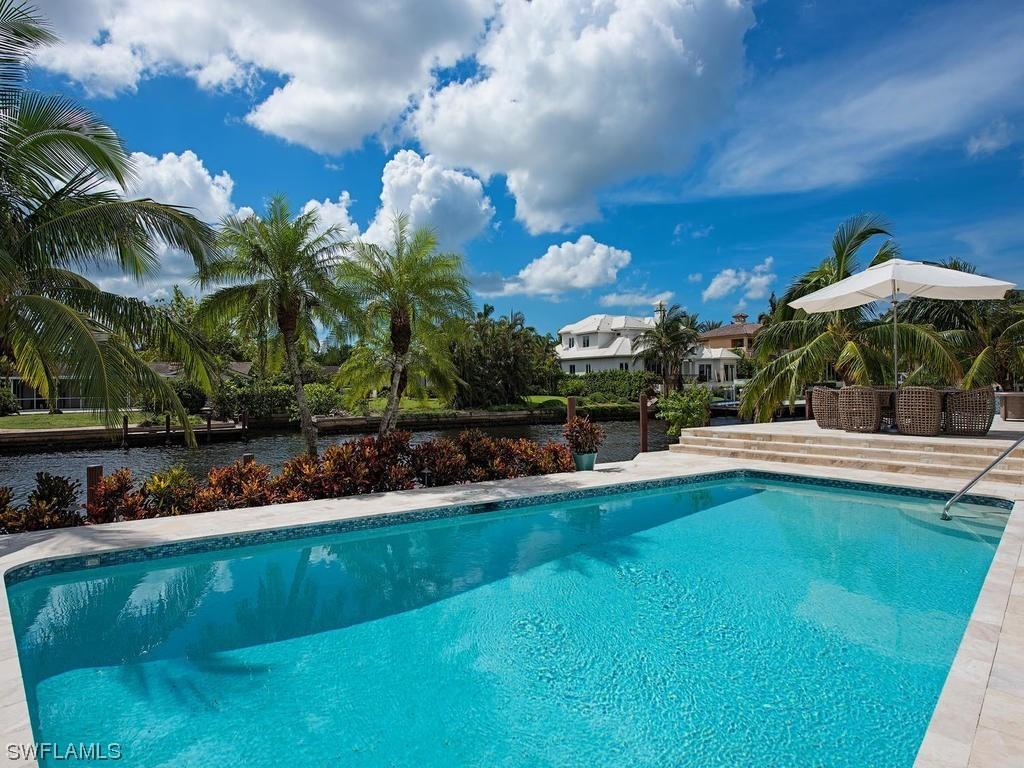 2050 6th St., Naples, FL 34102