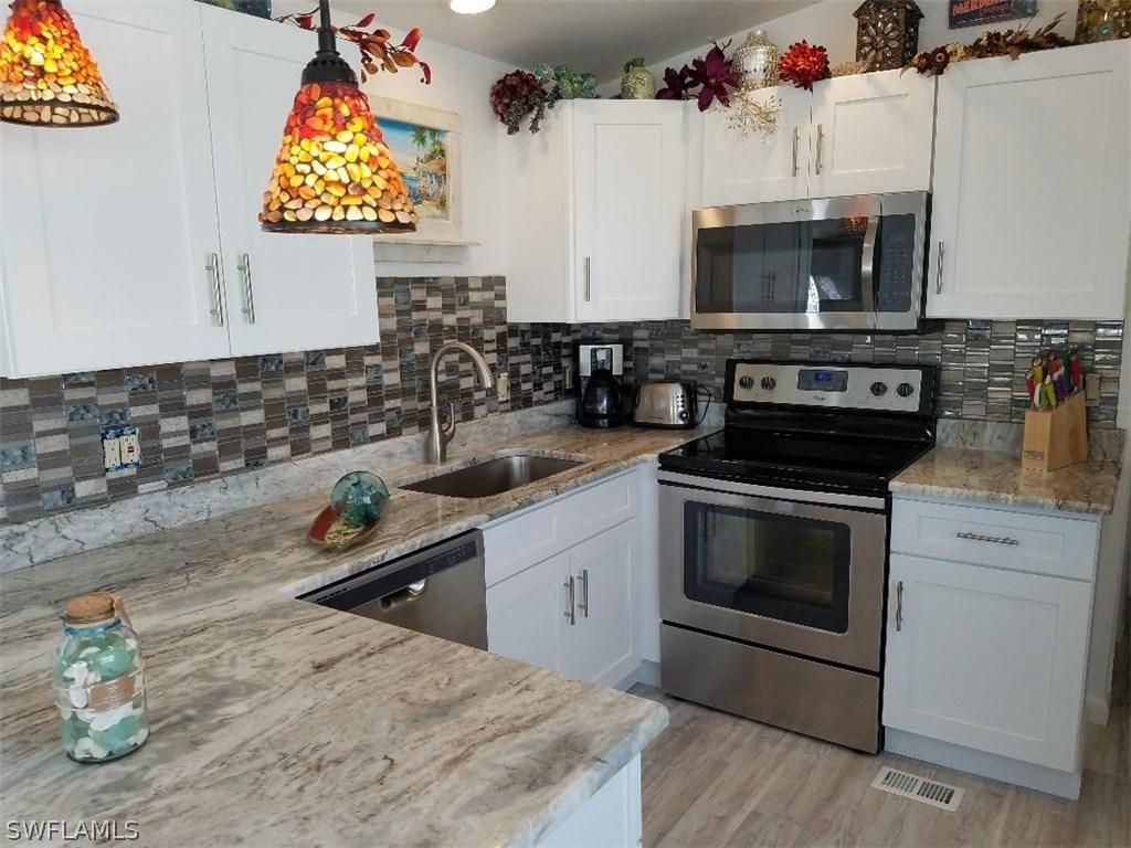 11095 Sunglow Ln., Fort Myers, FL 33908