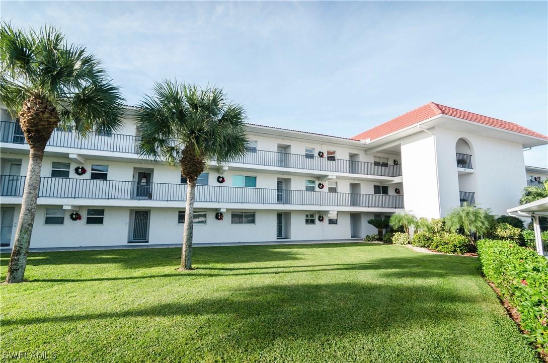 9 High Point Cir. #210, Naples, FL 34103