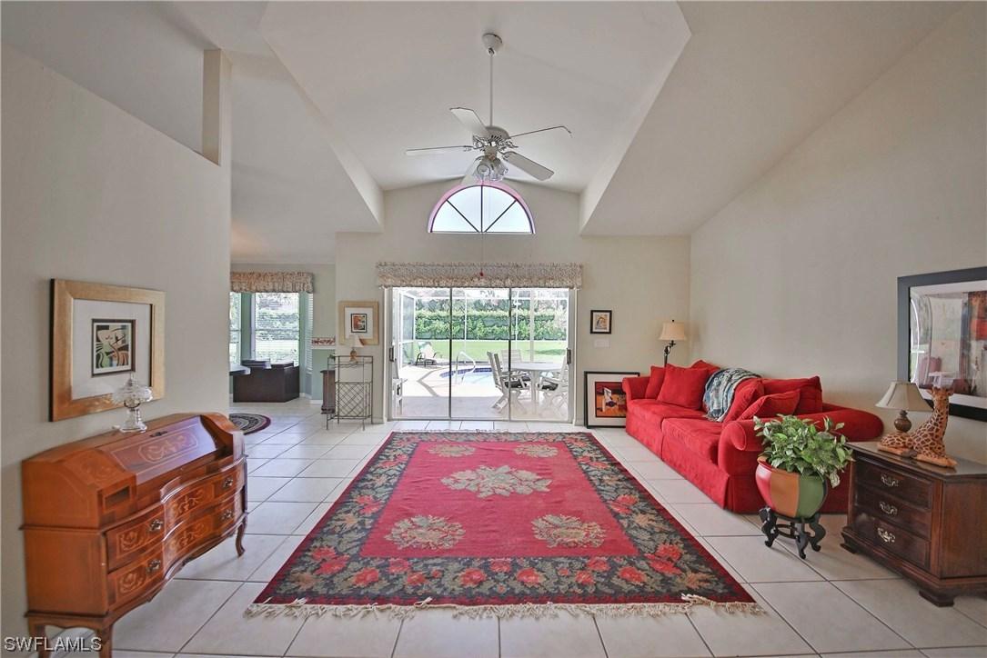 10163 Regent Cir., Naples, FL 34109