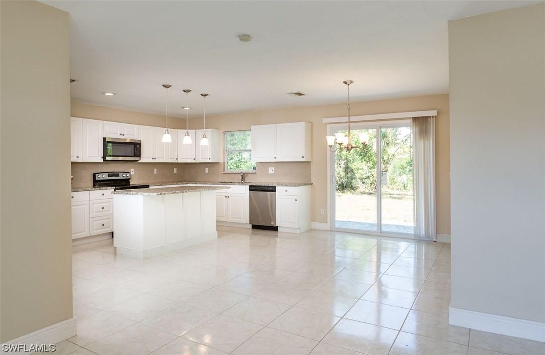 5305 Confederate Dr., Naples, FL 34113