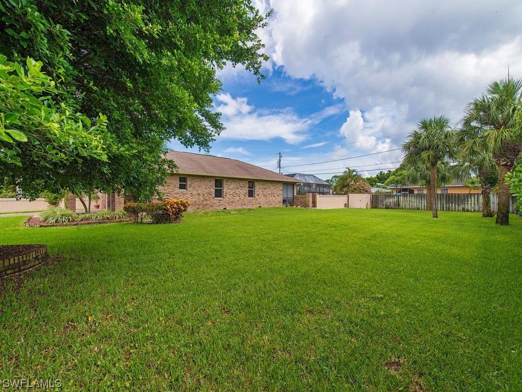 609 109th Ave., Naples, FL 34108