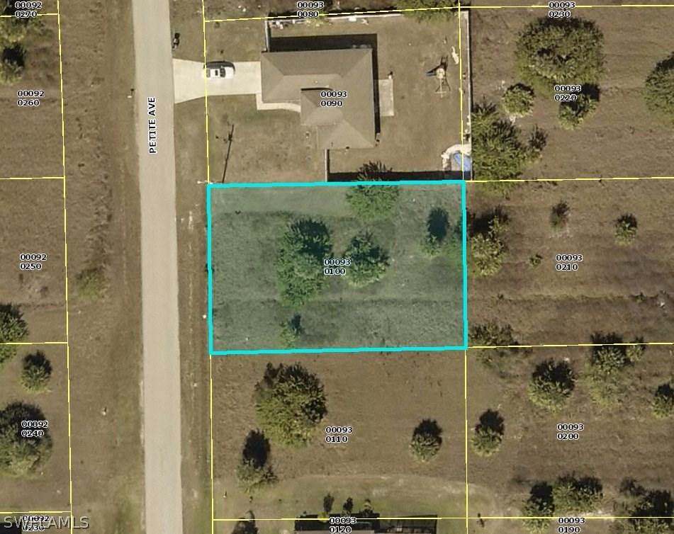 453 Petite Ave., Lehigh Acres, FL 33974