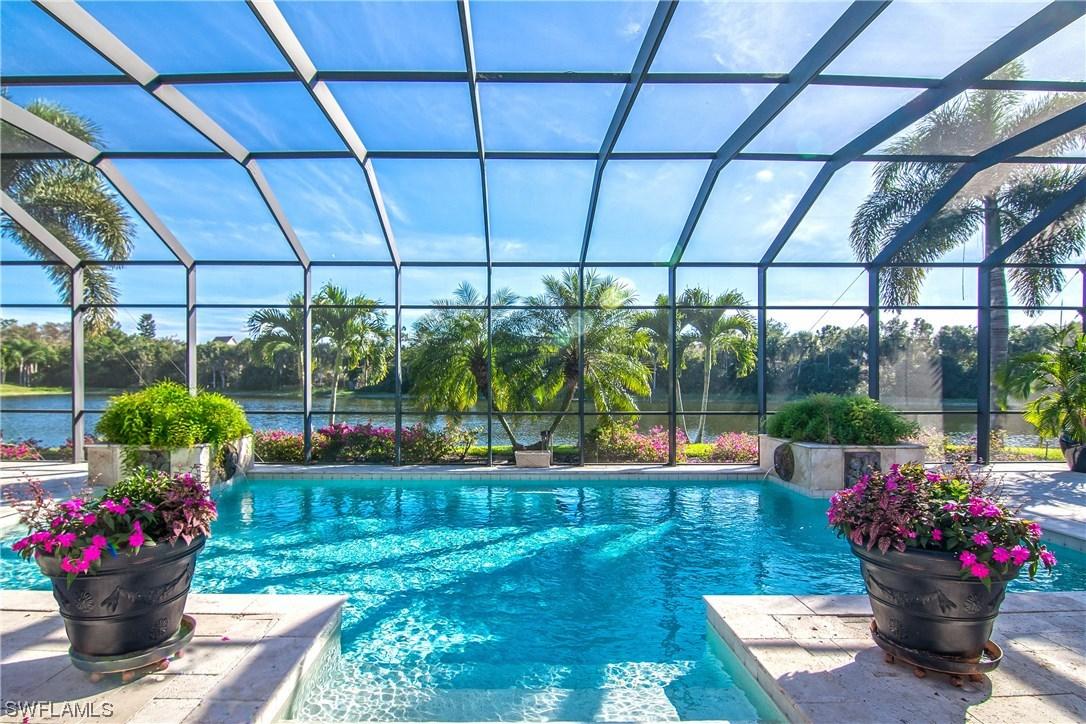 562 Portsmouth Ct., Naples, FL