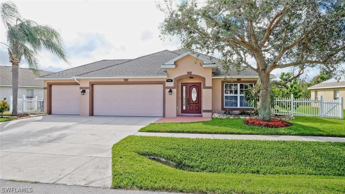 4457 Varsity Lakes Dr., Lehigh Acres, FL 33971