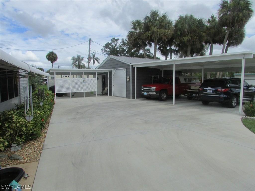 227 Lantern Ln., North Fort Myers, FL 33917