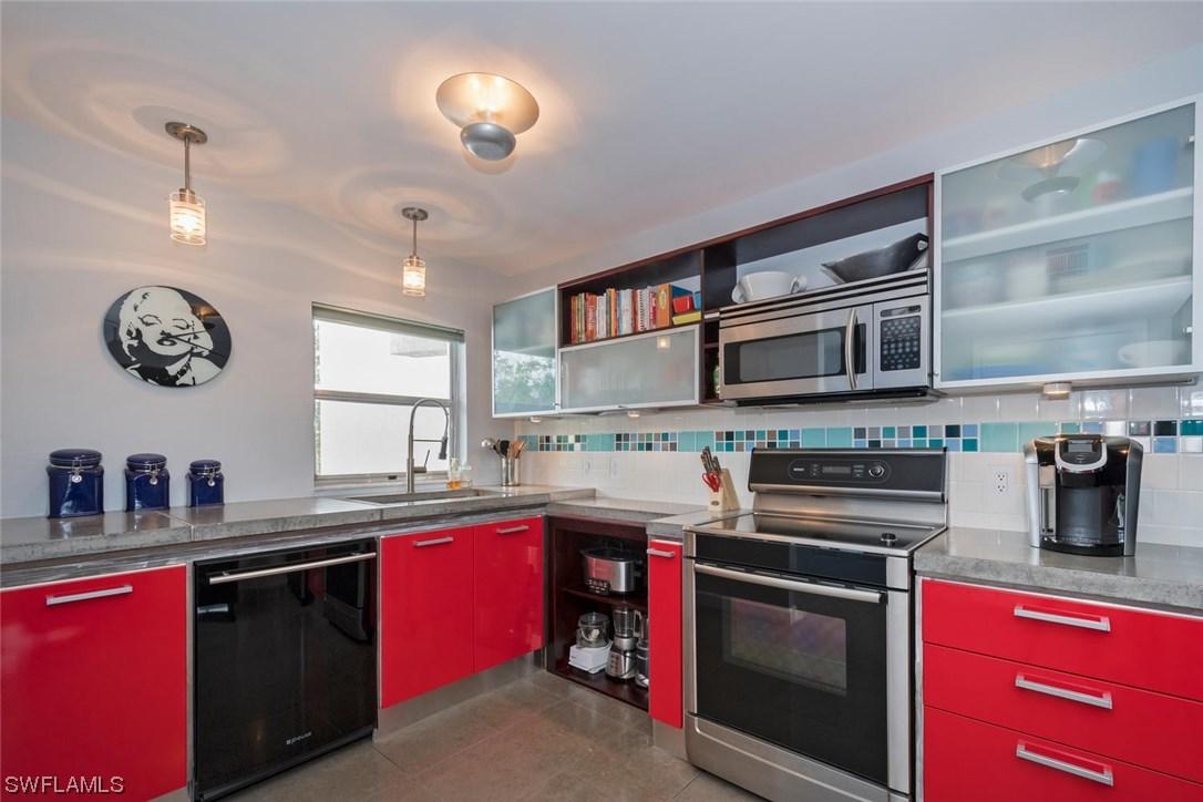 201 Quail Forest Blvd. #207, Naples, FL 34105