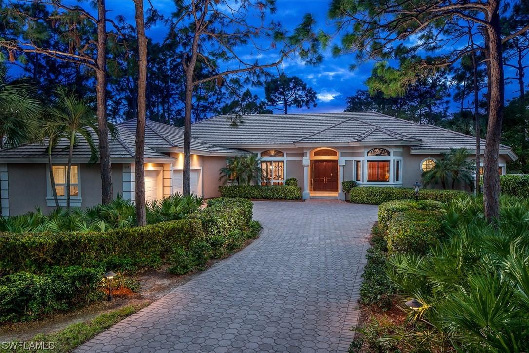 819 Barcarmil Way, Naples, FL 34110