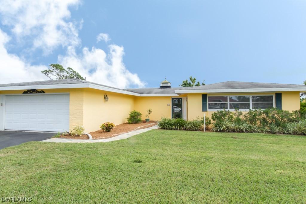 424 Golfview Dr., Naples, FL 34110