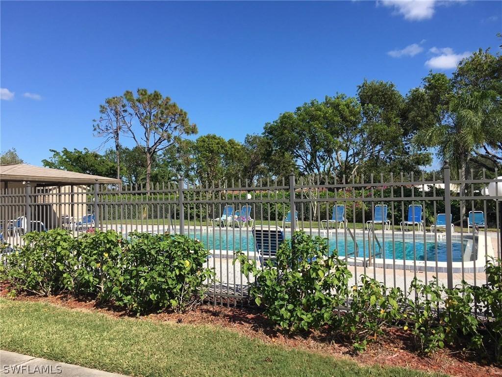 9327 Lennex Ln., Fort Myers, FL 33919