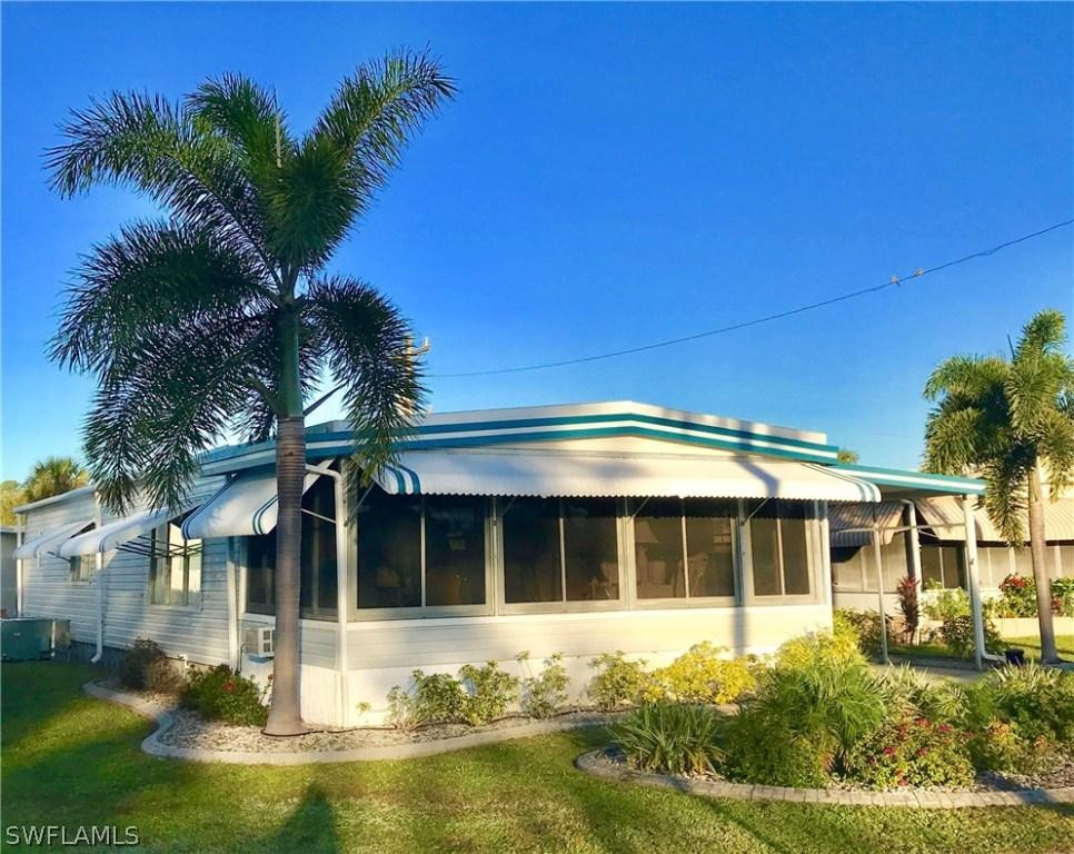 806 Holly Berry Ct., North Fort Myers, FL 33917