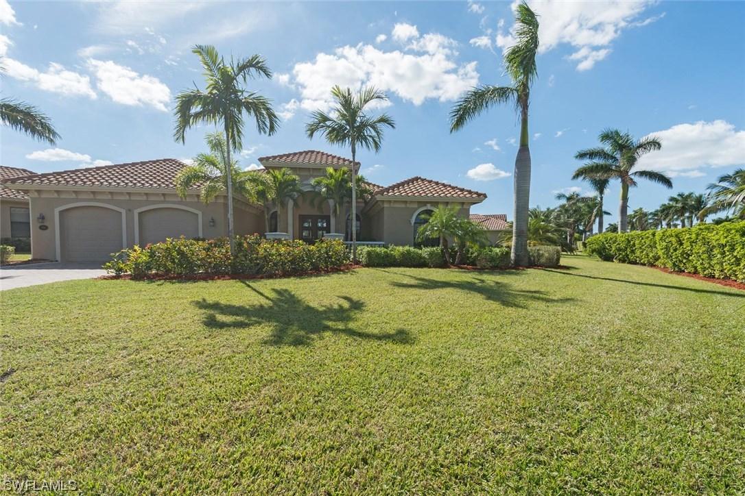 990 Tivoli Dr., Naples, FL 34104