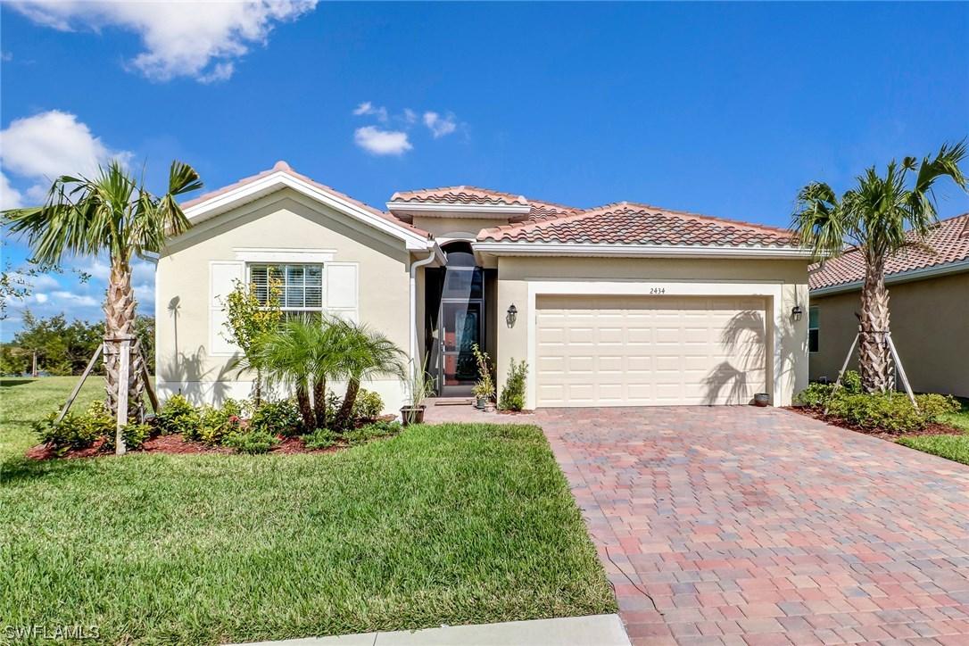 2434 Heydon Cir., Naples, FL 34120