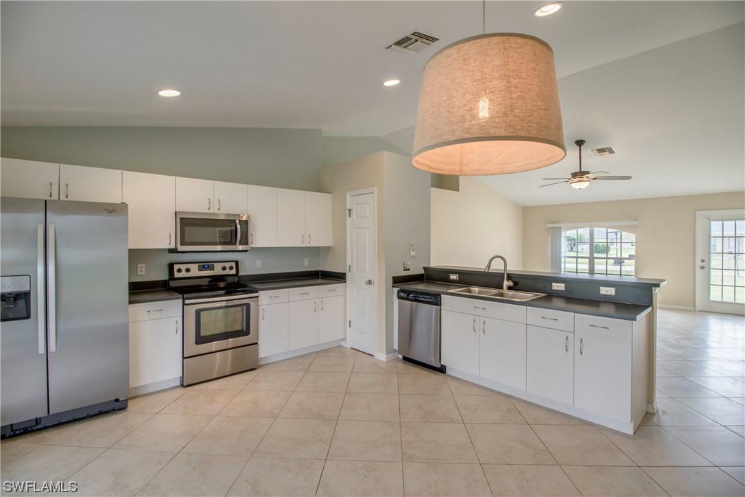 211 Manasota St., Fort Myers, FL 33913