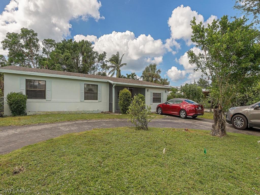 1257 11th Ct., Naples, FL 34102