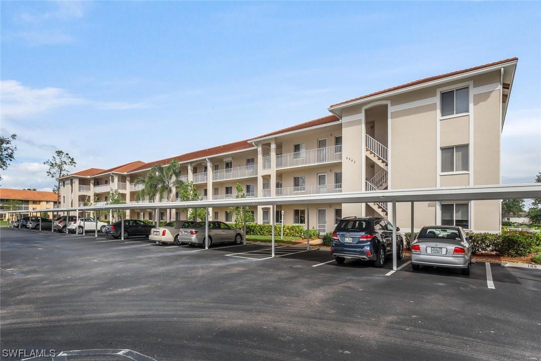 6945 Dennis Cir. ##108, Naples, FL 34104