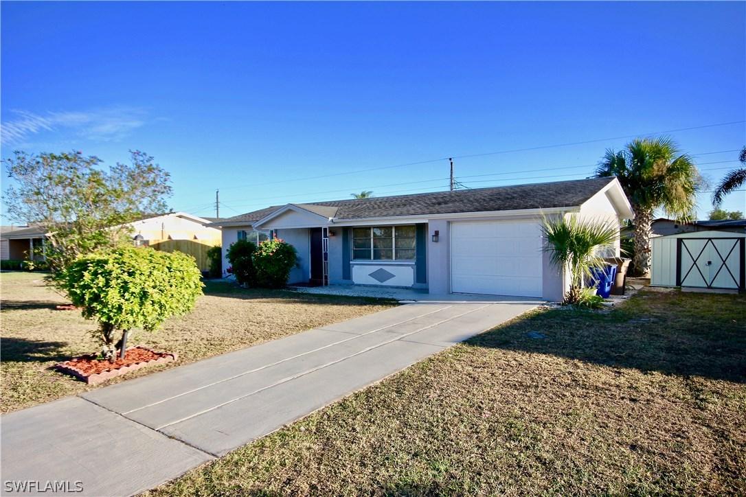 1216 Archdale St., Lehigh Acres, FL 33936