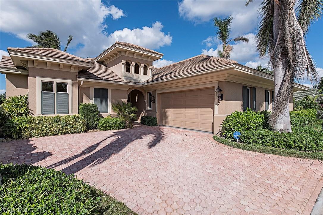 809 Pine Village Ln., Naples, FL 34108