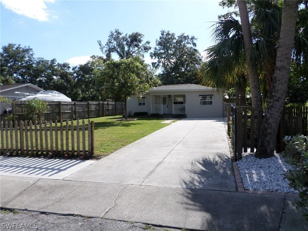 211 Avacado Ct., Fort Myers, FL 33905