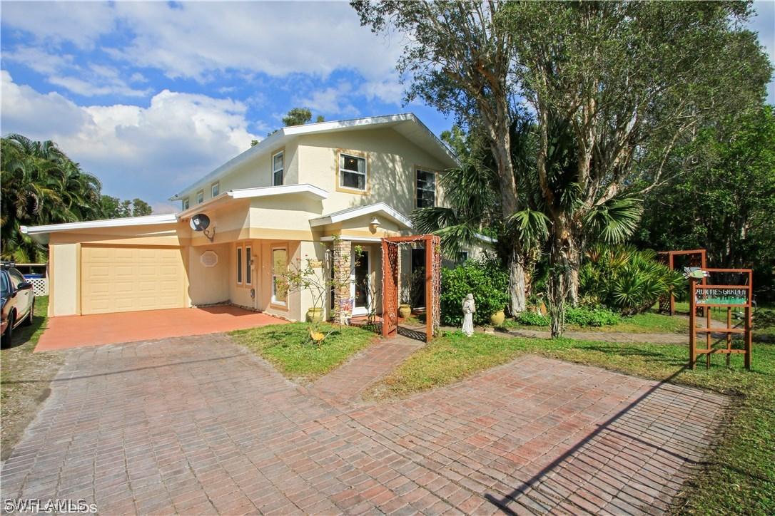 7151 Carousel Ln., Fort Myers, FL 33966