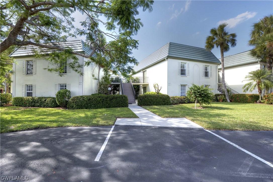 211 Bobolink Way #211B, Naples, FL 34105