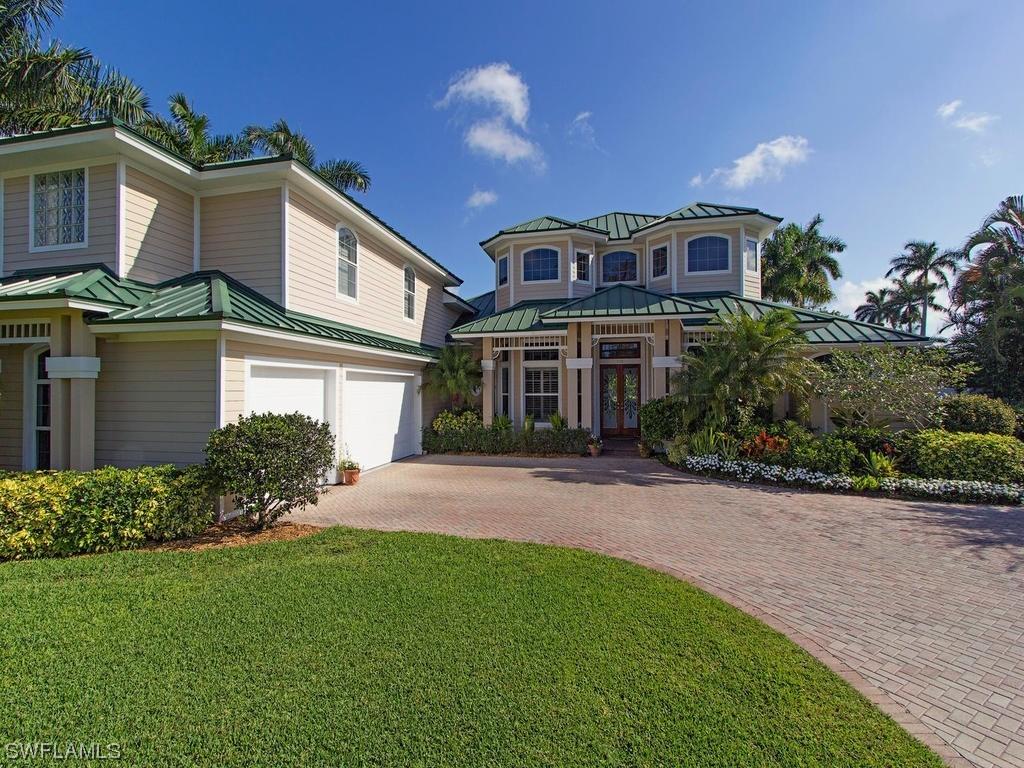 450 Palm Cir., Naples, FL 34102