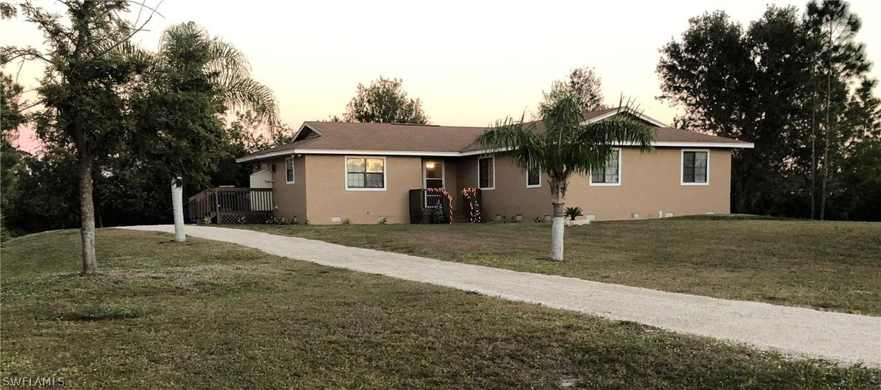 902 Poinsettia Ave., Lehigh Acres, FL 33972