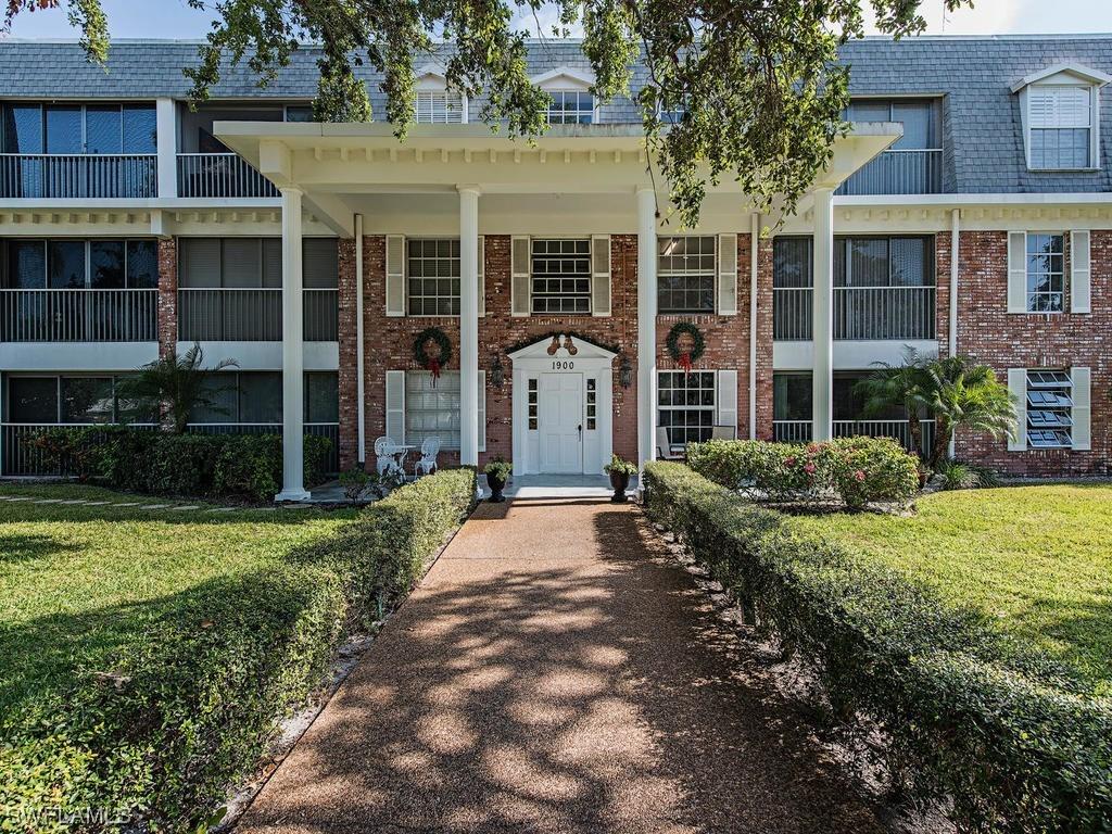 1900 Alamanda Dr. #103, Naples, FL 34102