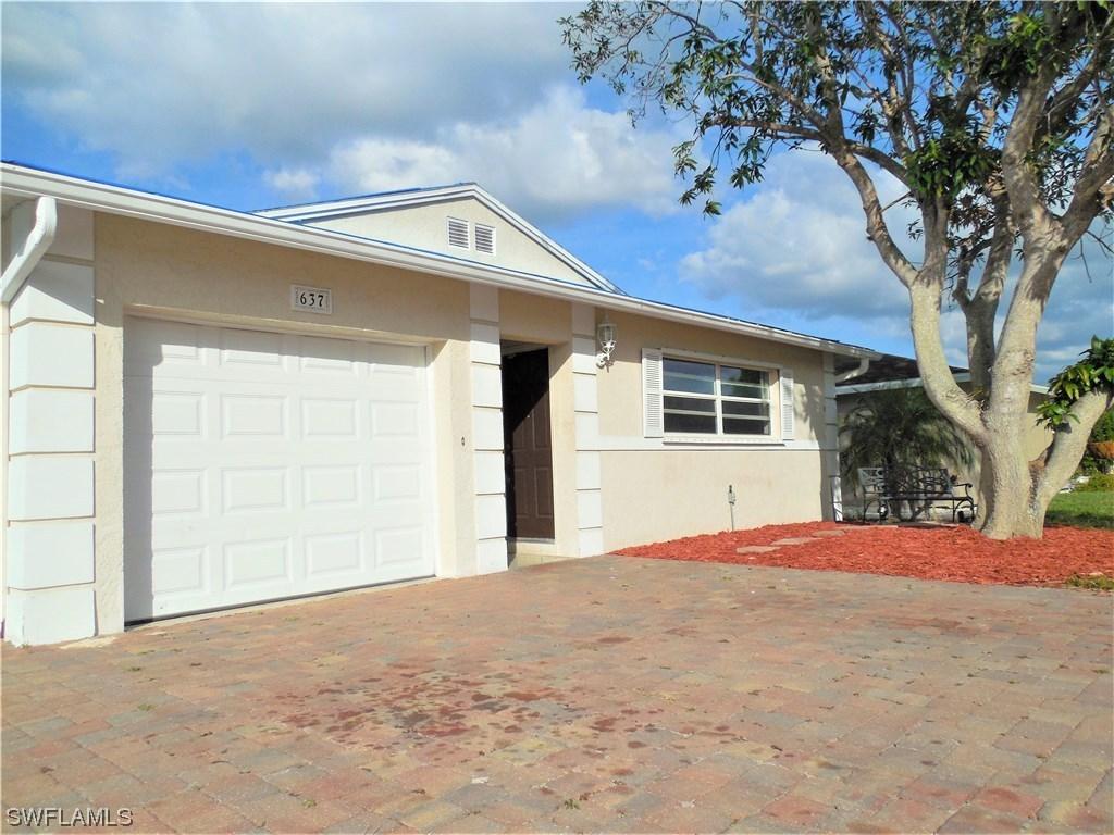 637 103rd Ave., Naples, FL 34108