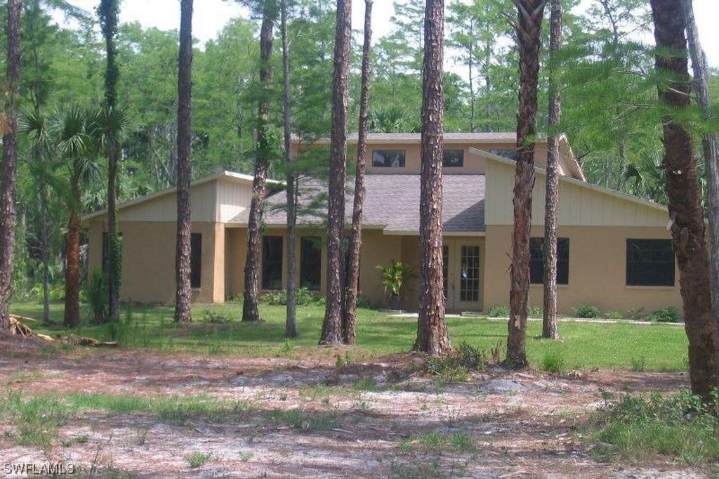 2735 22nd Ave., Naples, FL 34120