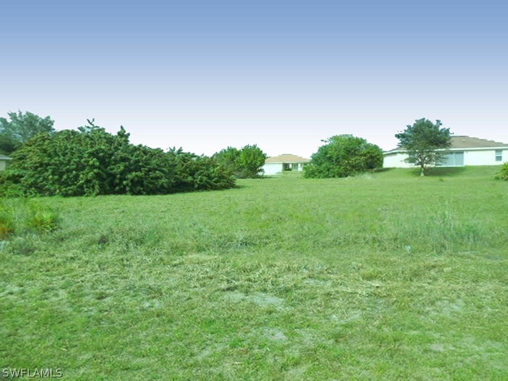 463 Raymer St., Lehigh Acres, FL 33974