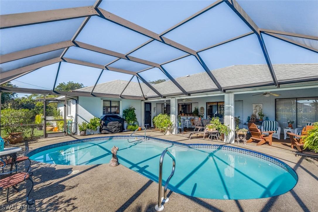 928 SE 23rd Ter., Cape Coral, FL 33990