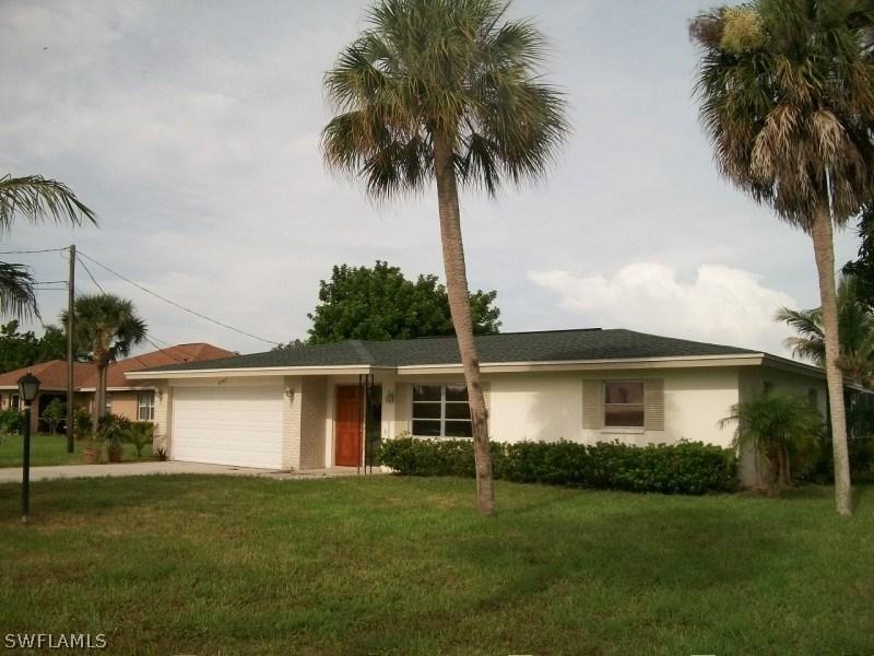 2197 Santiago Ave., Fort Myers, FL 33905