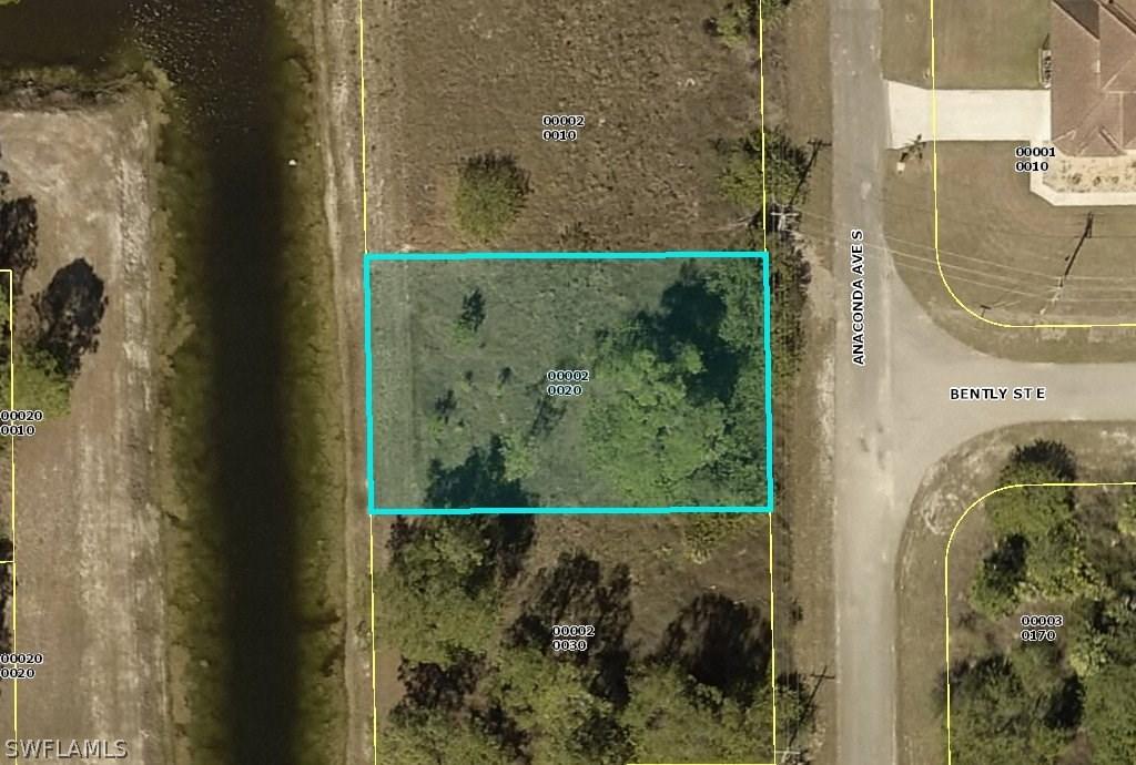 704 Anaconda Ave., Lehigh Acres, FL 33974