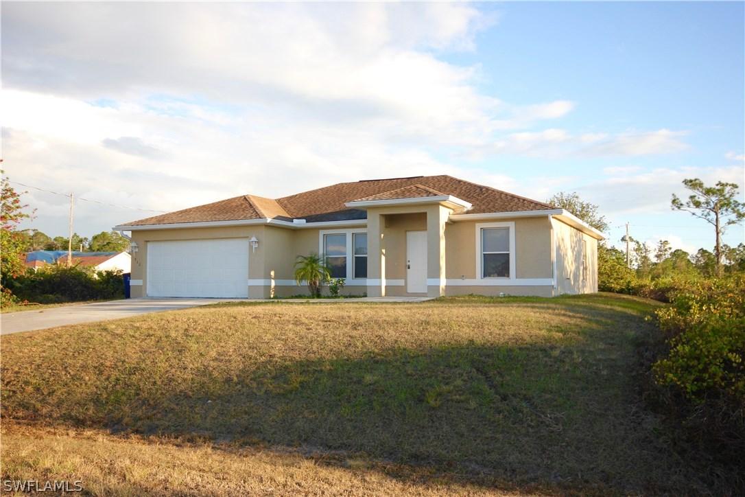 932 Dobbins St., Lehigh Acres, FL 33974