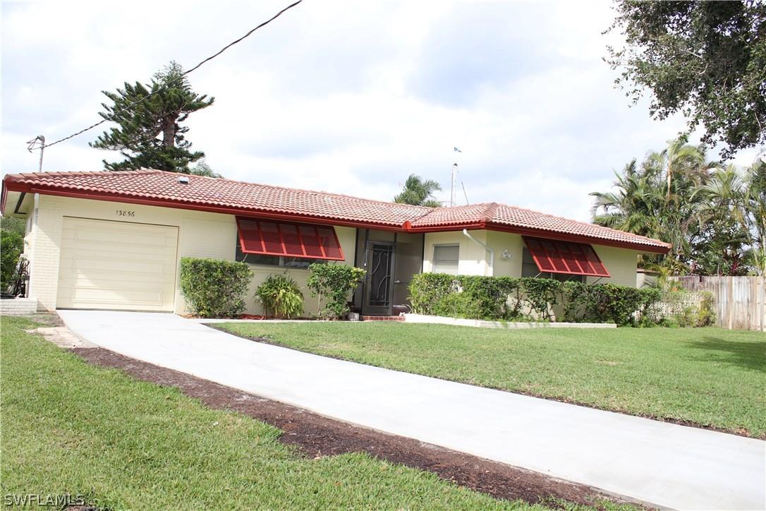 13856 Lazy Ln., Fort Myers, FL 33905