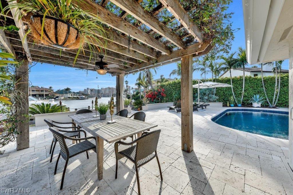 324 Pirates Bight, Naples, FL 34103