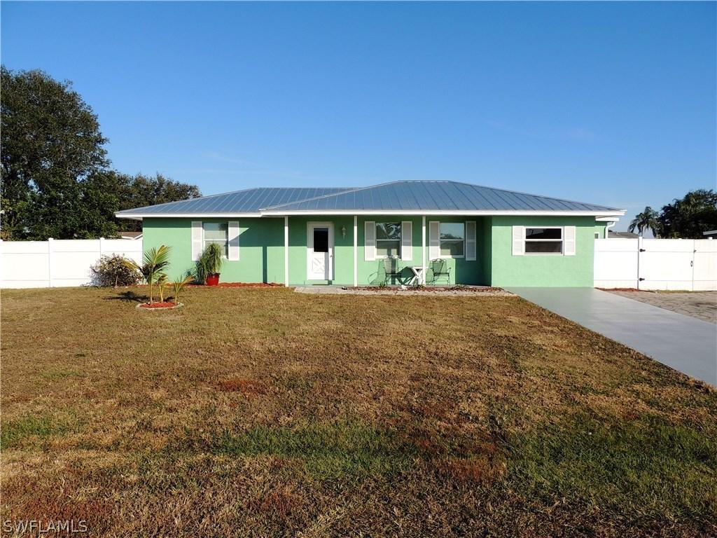 208 Seaton Ave., Lehigh Acres, FL 33936