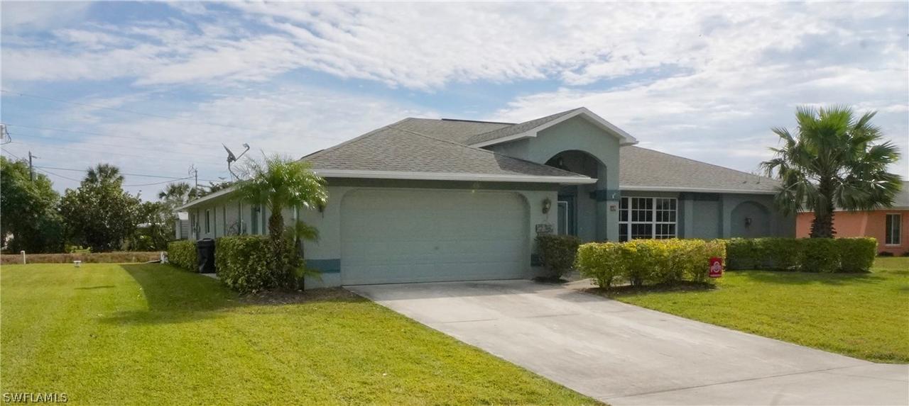 70 Lynne St., Lehigh Acres, FL 33936