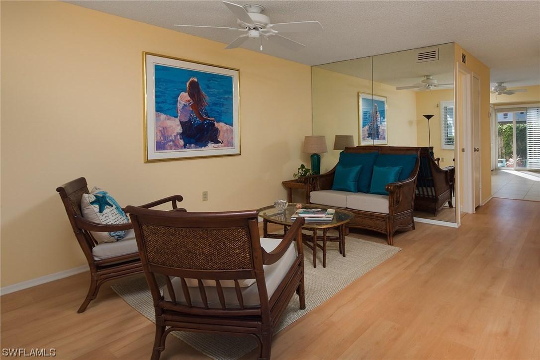 292 4th Ave., Naples, FL 34102