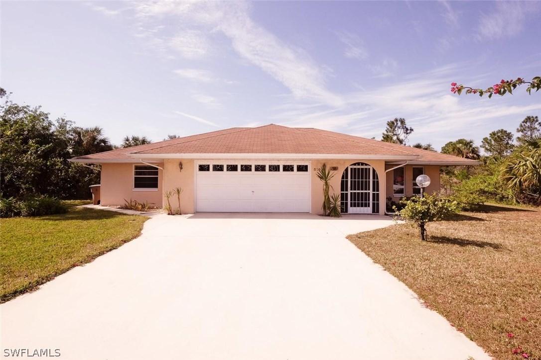 511 Poinsettia Ave., Lehigh Acres, FL 33972