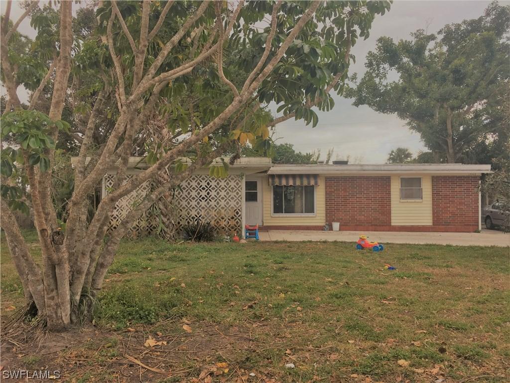 1940 Holiday Ln., Naples, FL 34104