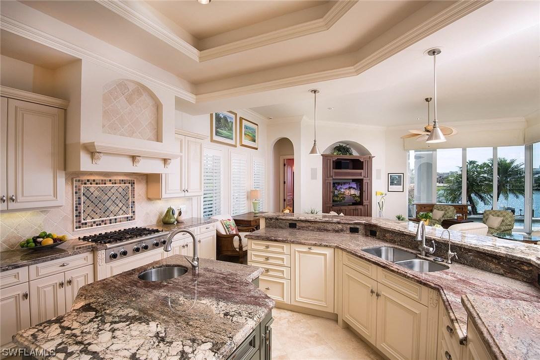 282 Mermaids Bight, Naples, FL 34103