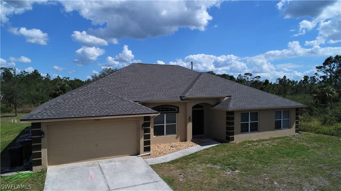 906 Hibiscus Ave., Lehigh Acres, FL 33972