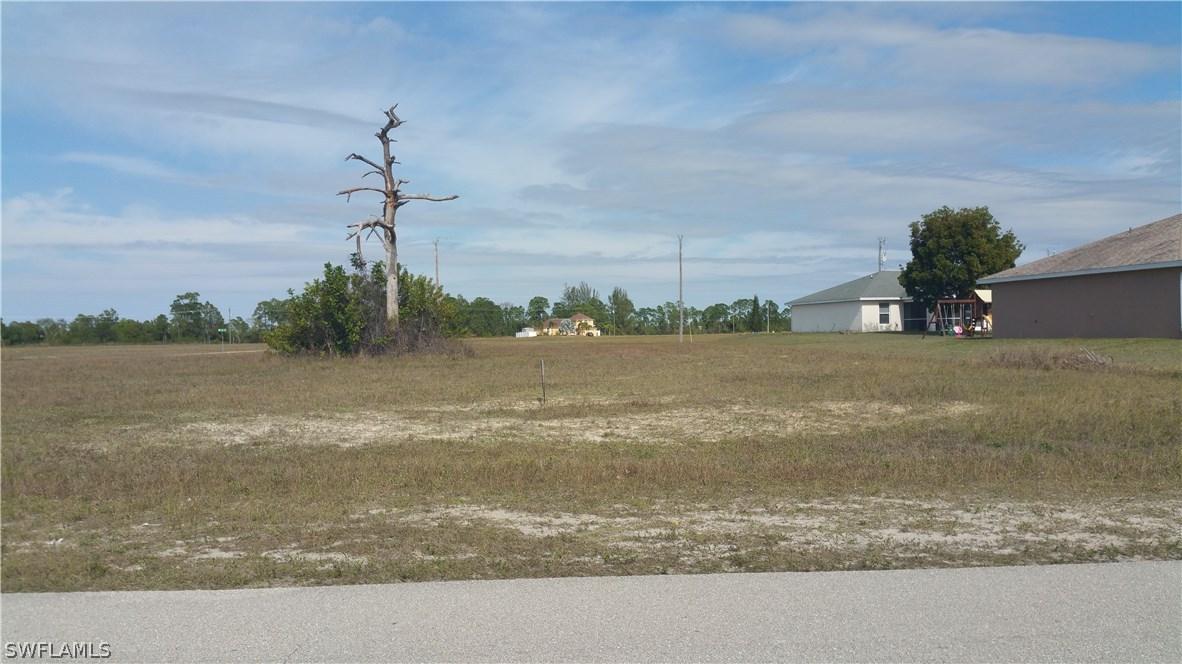 722 NW Douglas Cir., Cape Coral, FL 33993