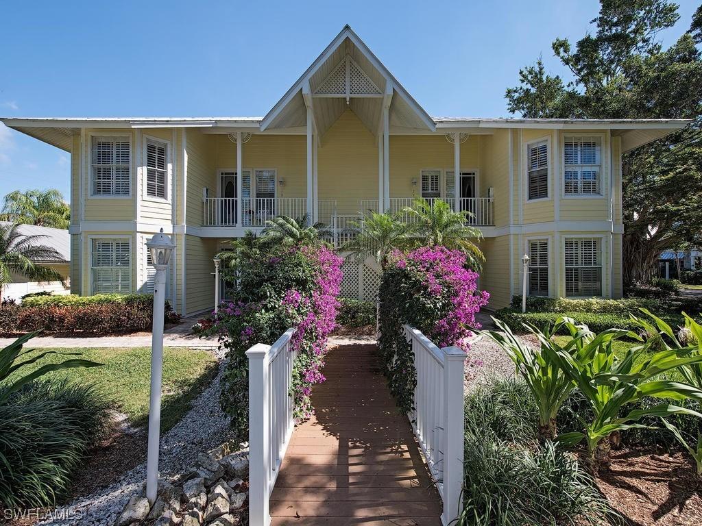 291 4th St. #201, Naples, FL 34102